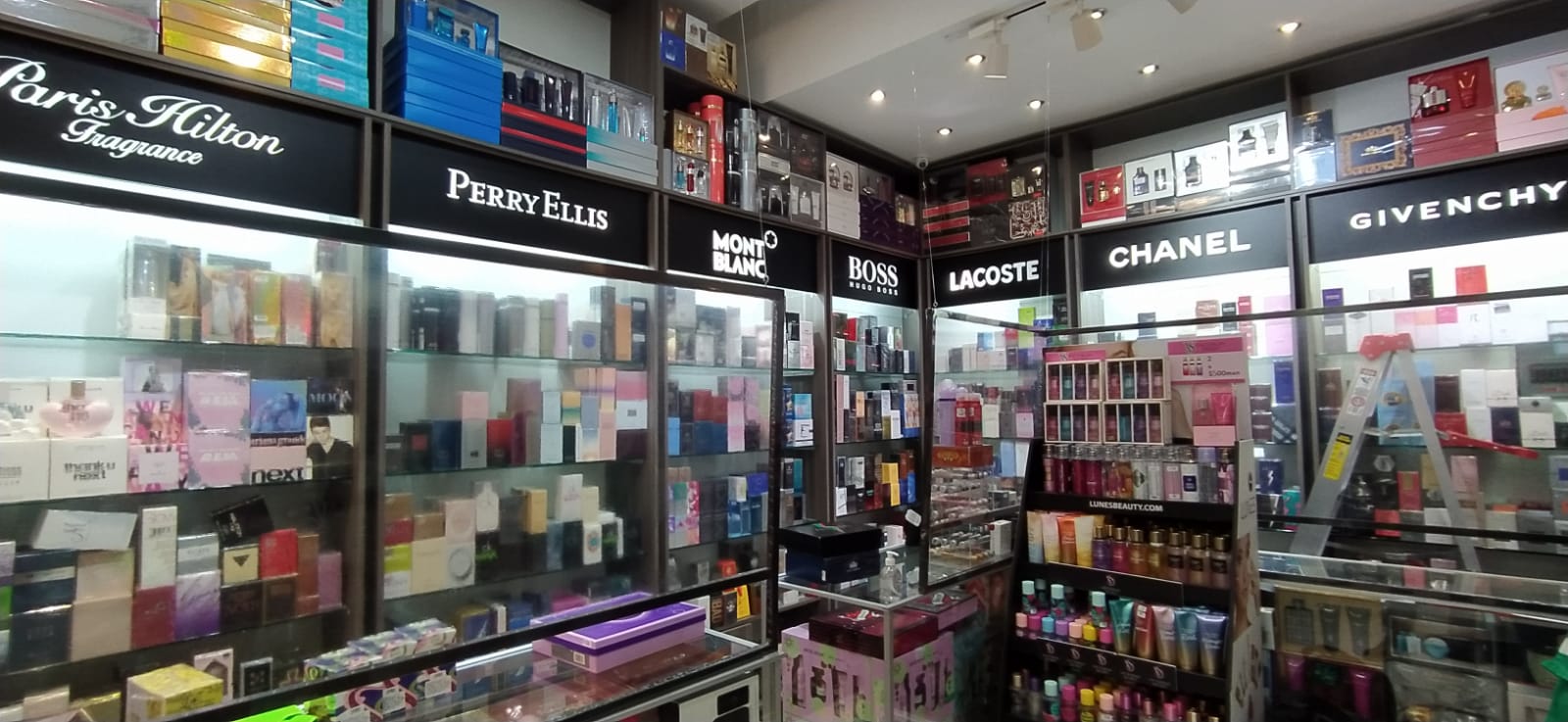 PERFUMES CRISTIAN